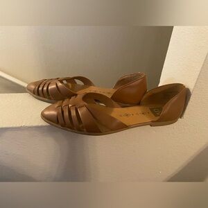 DV by Dolce Vita Women's Brown Leather Flat/Sandal. Slip On. Size 10.
